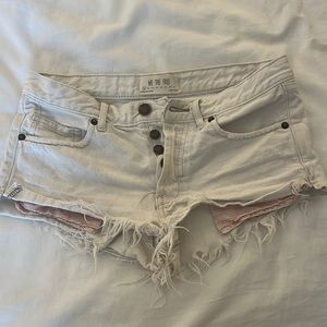 Free people white Jean shorts in very good condition
